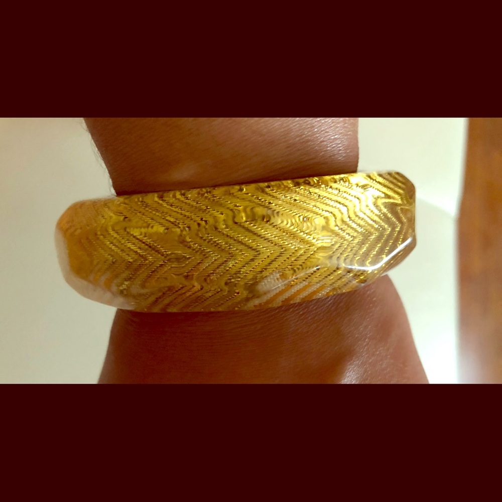 Gold bracelet( costume jewelry)❤️ $5 sale